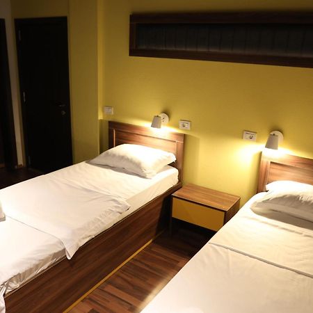Hotel Hiserra Призрен Экстерьер фото