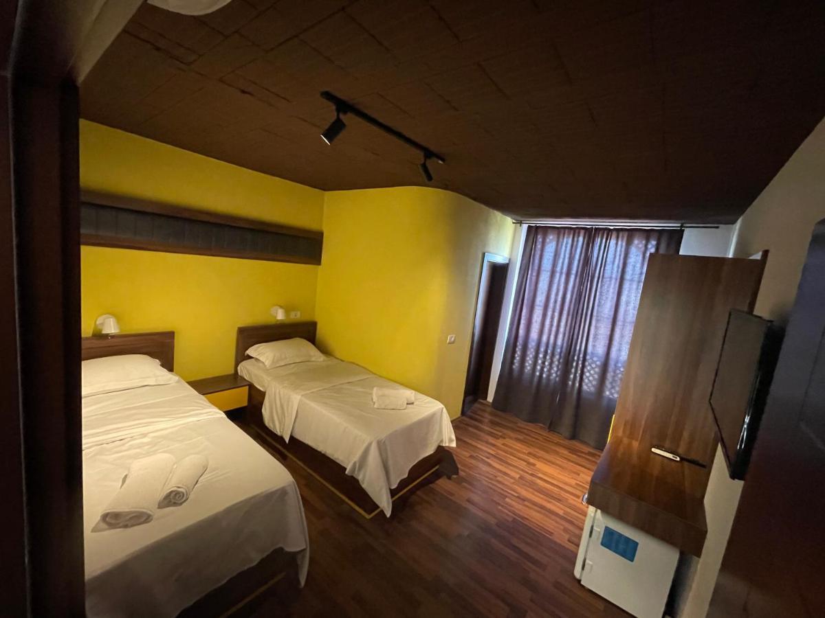 Hotel Hiserra Призрен Экстерьер фото