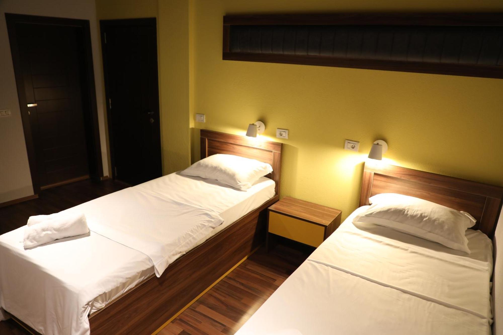 Hotel Hiserra Призрен Экстерьер фото