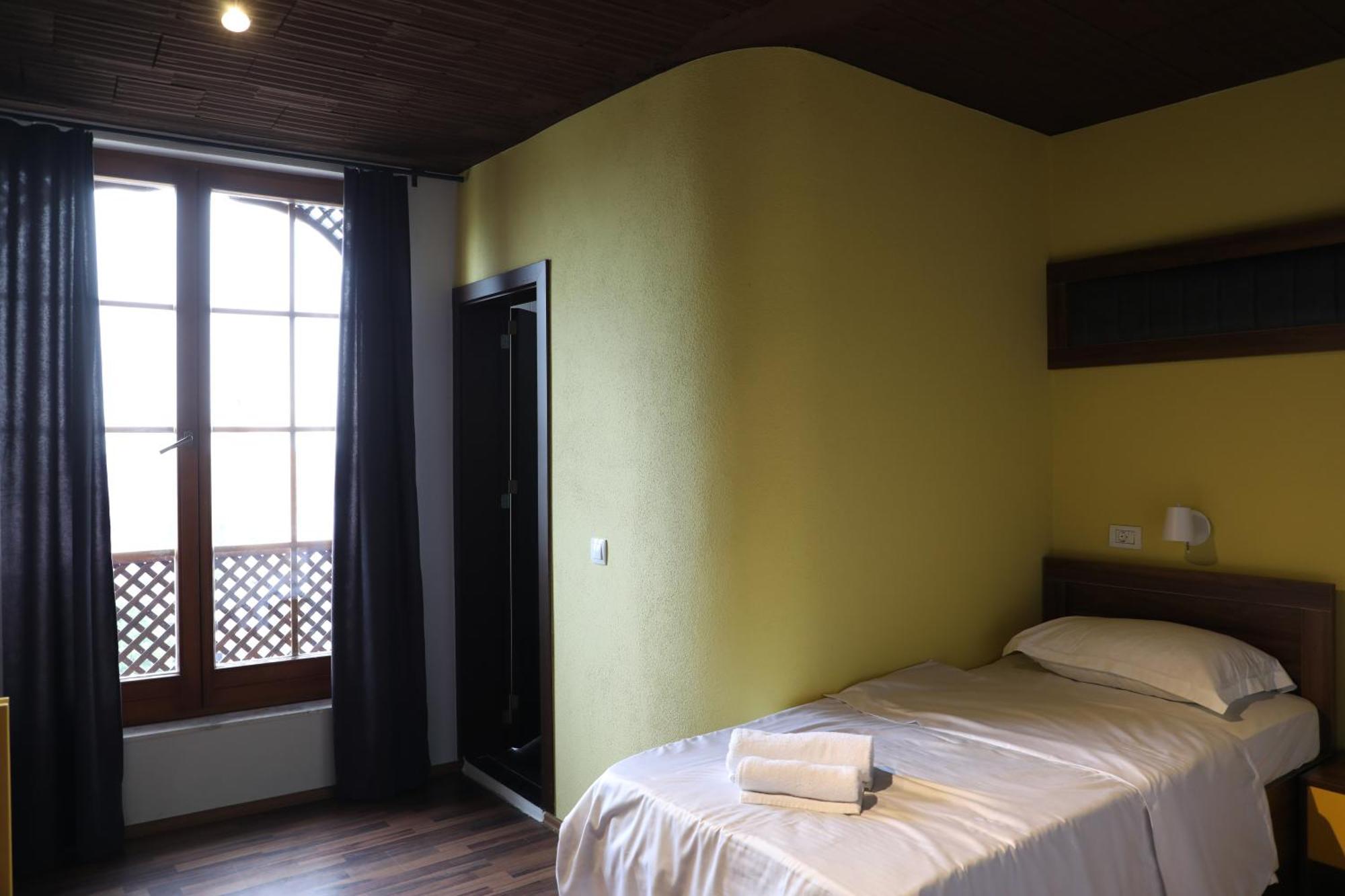 Hotel Hiserra Призрен Экстерьер фото