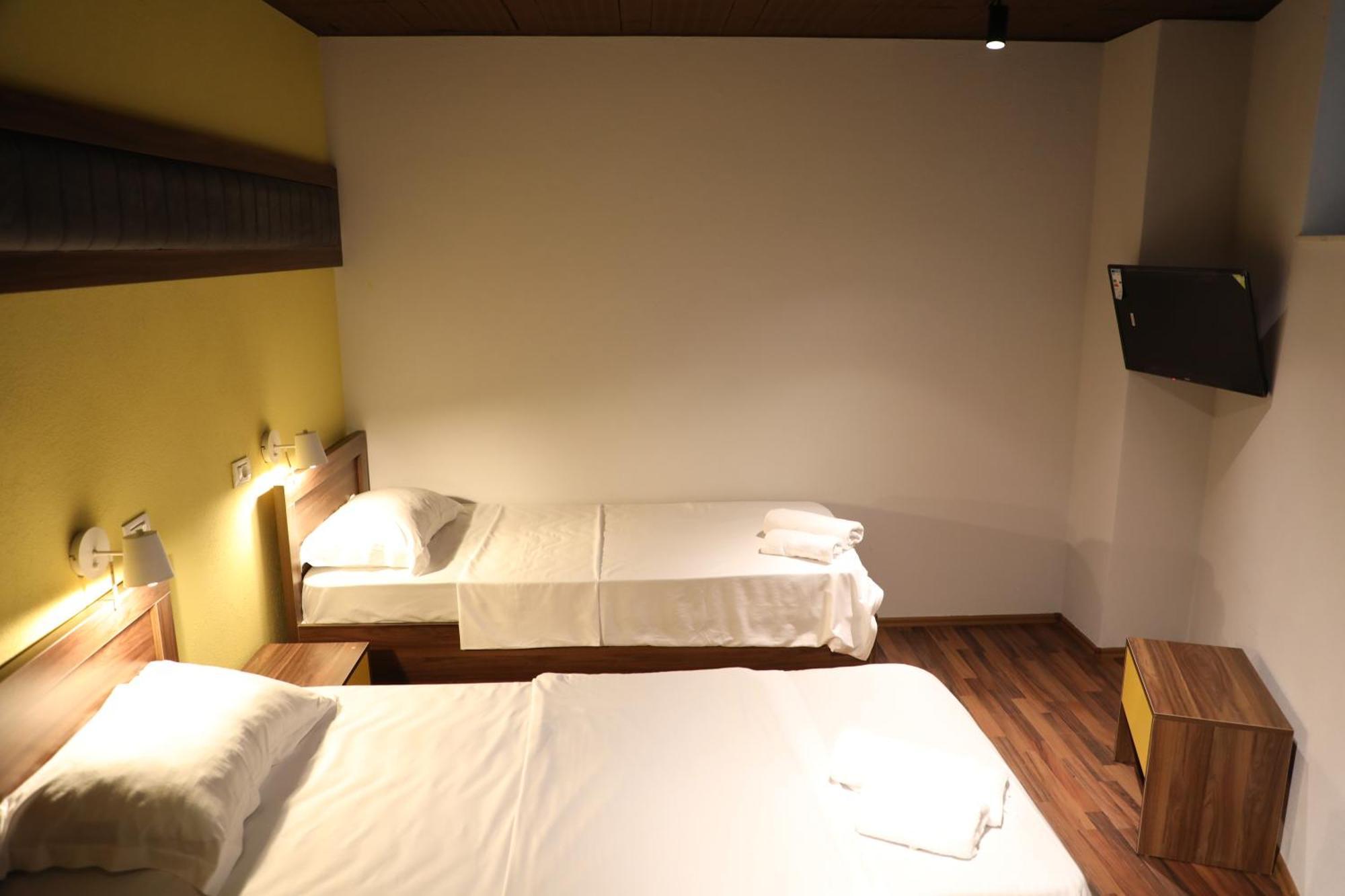 Hotel Hiserra Призрен Экстерьер фото