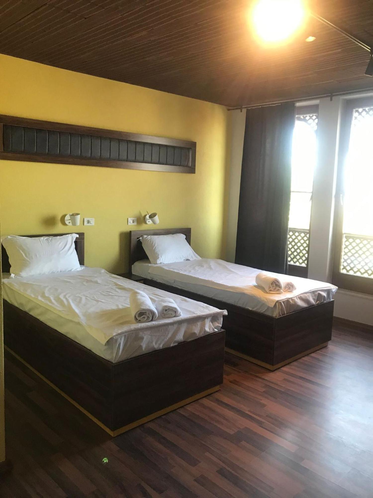 Hotel Hiserra Призрен Экстерьер фото